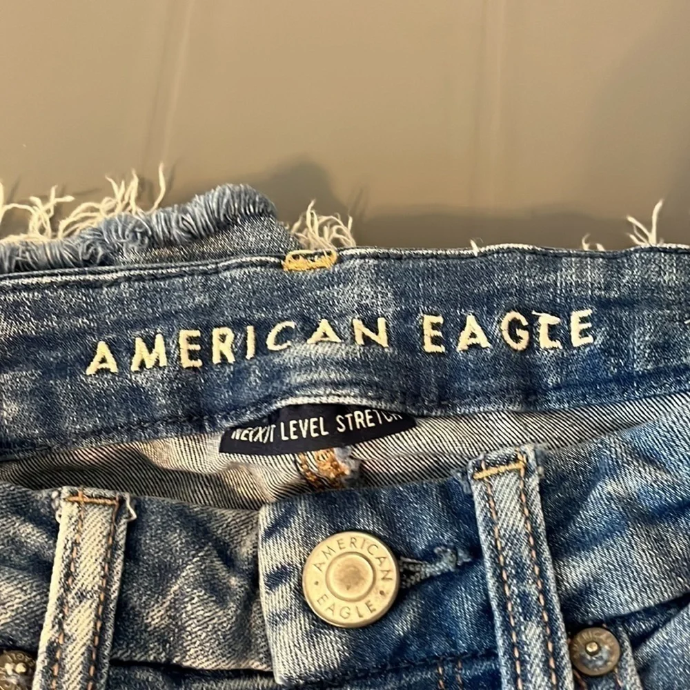 AMERICAN Eagle Curvy Hi-Rise Shortie Denim Shorts Size‎ 2